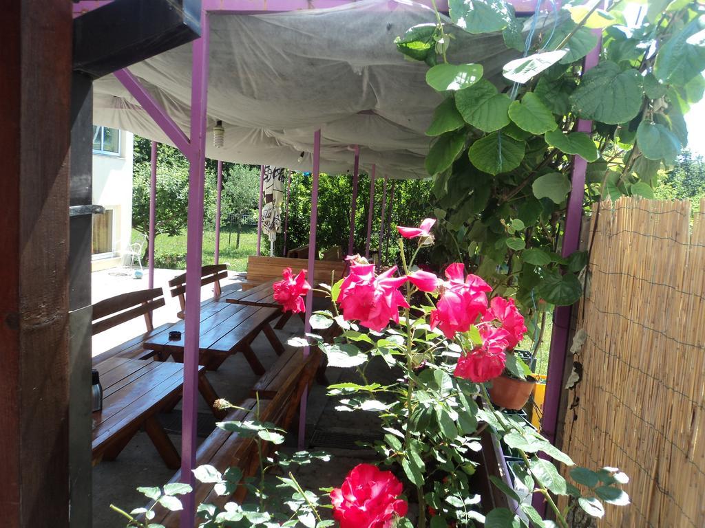 แพนชั่น โมดานา Bed & Breakfast เมจูโกเรีย ภายนอก รูปภาพ