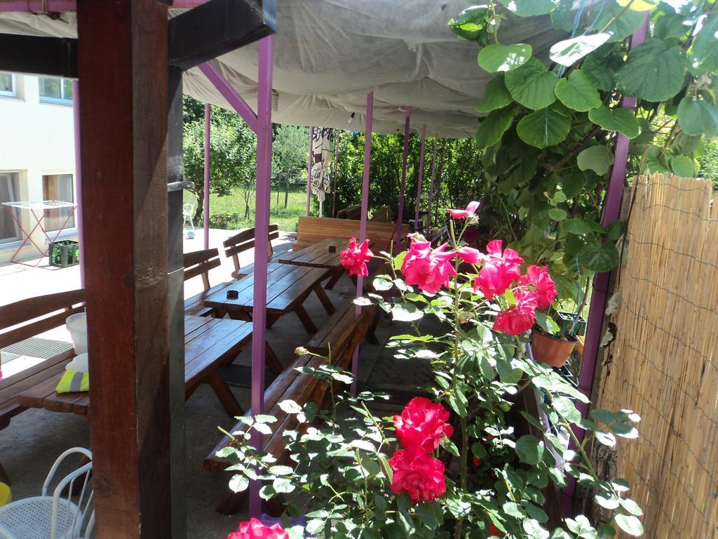 แพนชั่น โมดานา Bed & Breakfast เมจูโกเรีย ภายนอก รูปภาพ