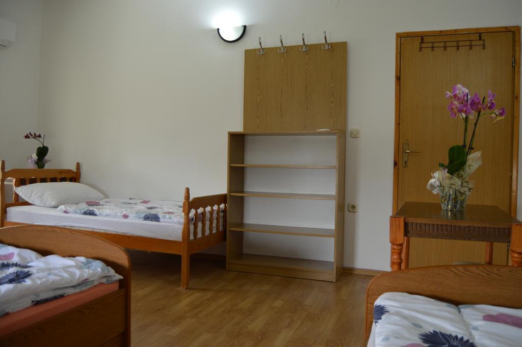 แพนชั่น โมดานา Bed & Breakfast เมจูโกเรีย ภายนอก รูปภาพ