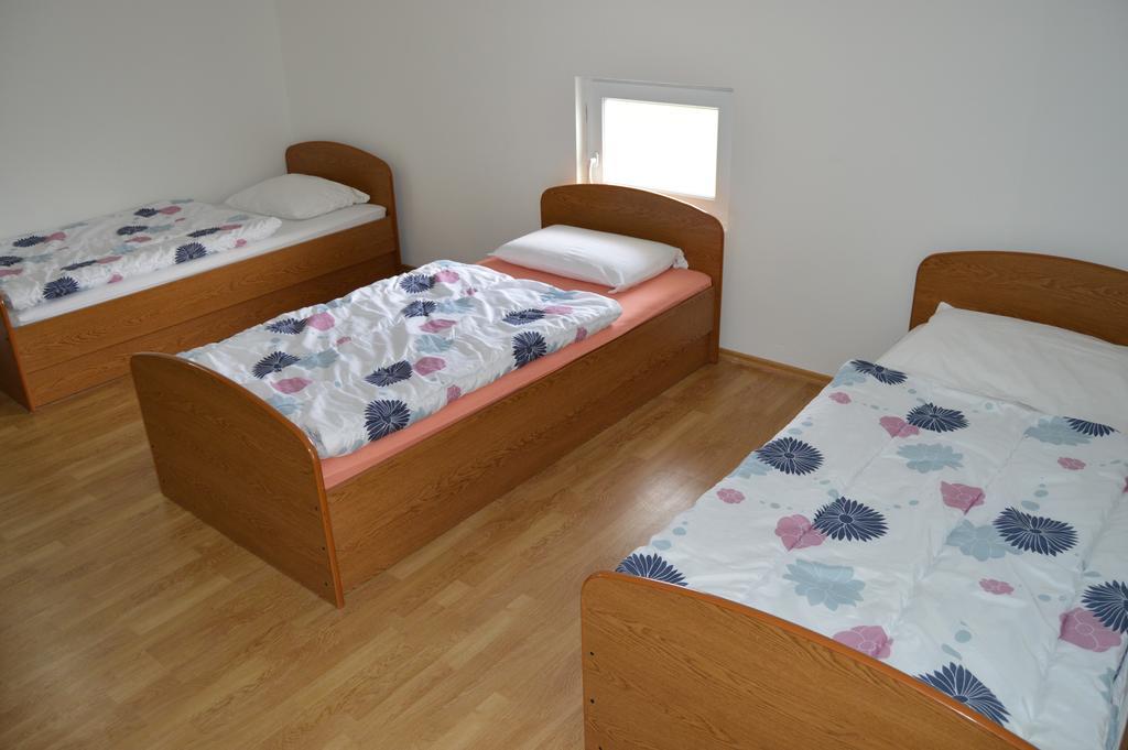 แพนชั่น โมดานา Bed & Breakfast เมจูโกเรีย ภายนอก รูปภาพ