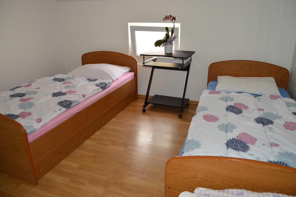 แพนชั่น โมดานา Bed & Breakfast เมจูโกเรีย ภายนอก รูปภาพ