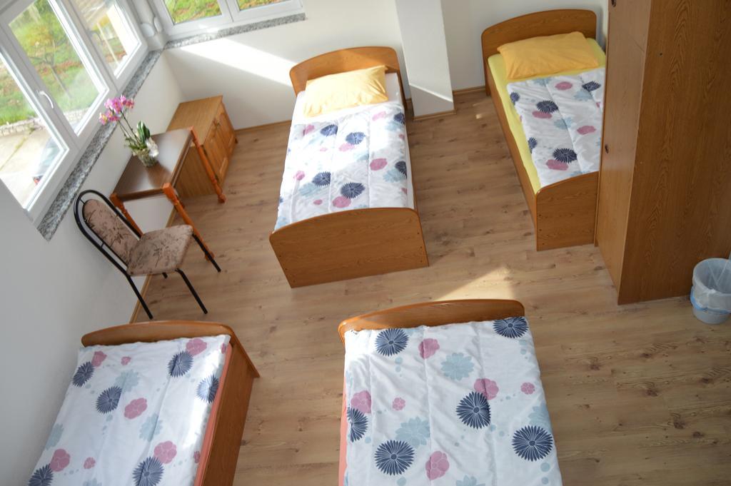 แพนชั่น โมดานา Bed & Breakfast เมจูโกเรีย ภายนอก รูปภาพ