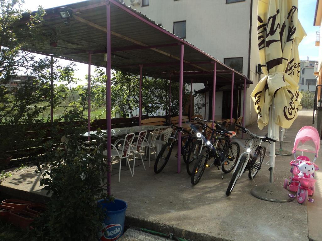 แพนชั่น โมดานา Bed & Breakfast เมจูโกเรีย ภายนอก รูปภาพ
