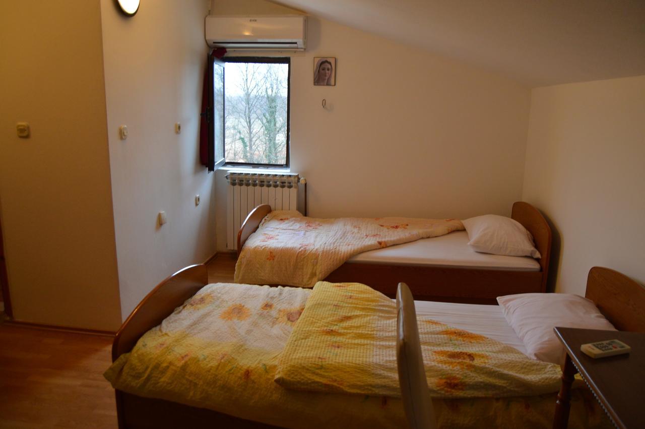 แพนชั่น โมดานา Bed & Breakfast เมจูโกเรีย ภายนอก รูปภาพ